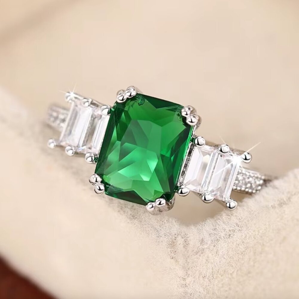 NEW 14k White Gold Emerald Diamond Ring Band